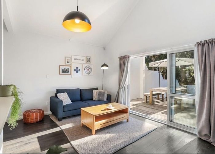  at 2/18 Reid Road, New Lynn, Auckland