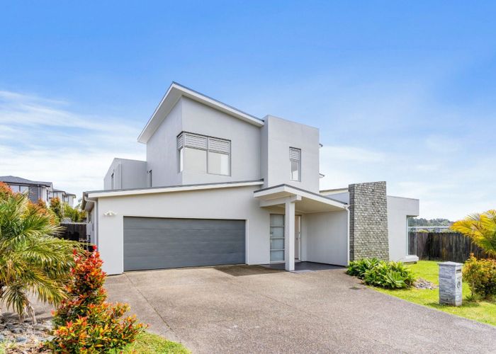 at 33 Medallion Drive, Oteha, Auckland