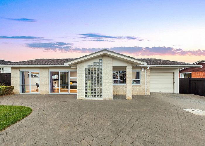  at 8 Oliver Twist Avenue, Mellons Bay, Auckland