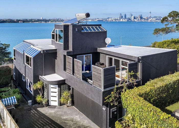  at 2/81 Sylvan Avenue, Northcote, Auckland