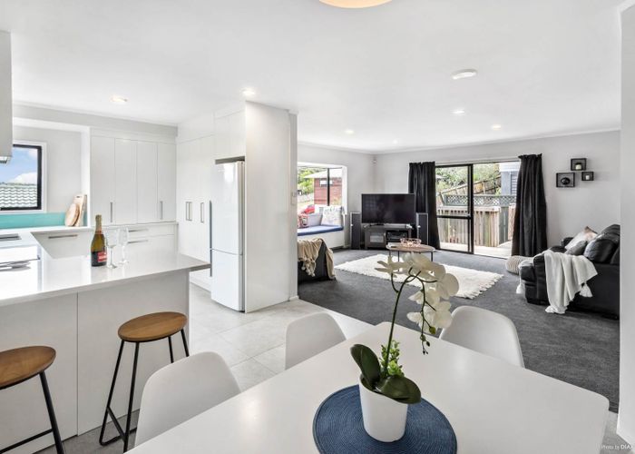  at 2/6 Antrim Grove, Bayview, Auckland