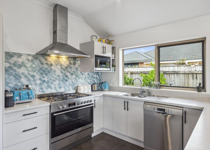  at 35 Holcombe Drive, Paraparaumu