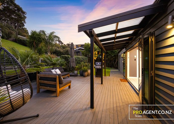  at 20 Laingfield Terrace, Laingholm, Waitakere City, Auckland