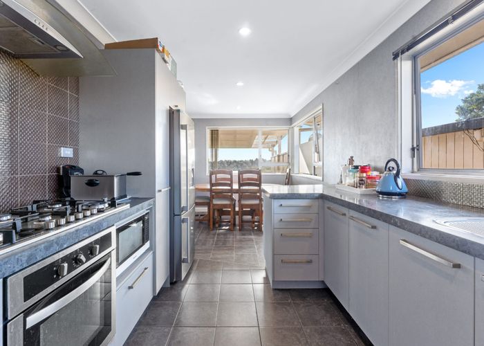  at 9 Valley View Road, Glenfield, Auckland