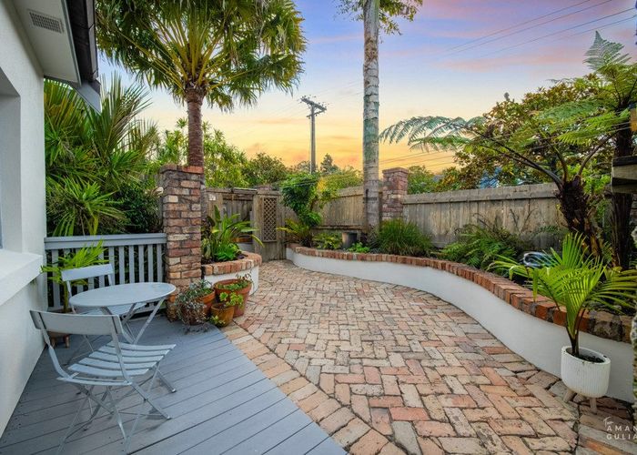 at 2/39 Anglesea Street, Freemans Bay, Auckland City, Auckland