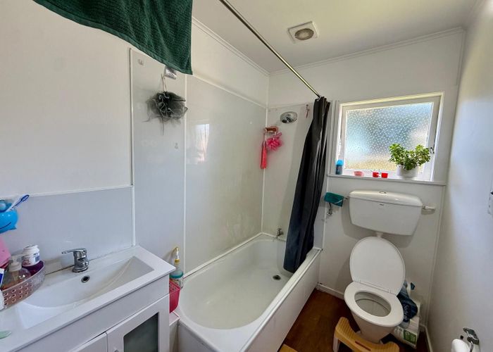  at 2/8 Hooker Place, Papatoetoe, Manukau City, Auckland