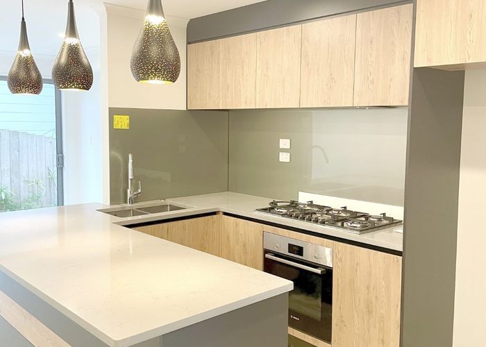  at 2/11 Celeste Place, Totara Vale, Auckland