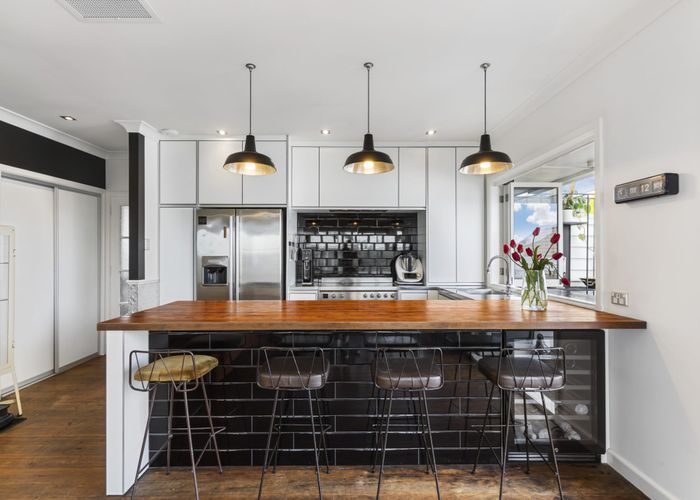  at 14 Temple Street, Meadowbank, Auckland