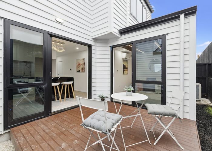  at 2/6 Pikitea Road, Mangere Bridge, Manukau City, Auckland