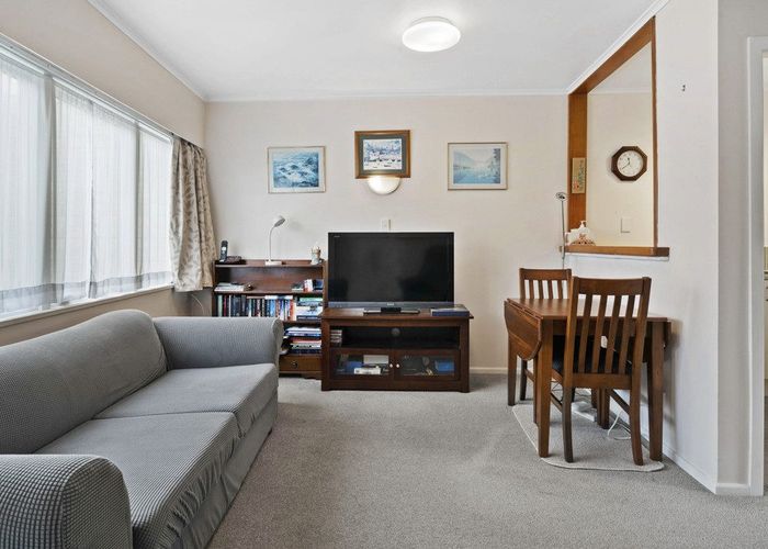  at 1-20/27 Whites Line West, Woburn, Lower Hutt
