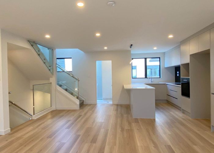  at 11/12 Onewa Road, Northcote, North Shore City, Auckland