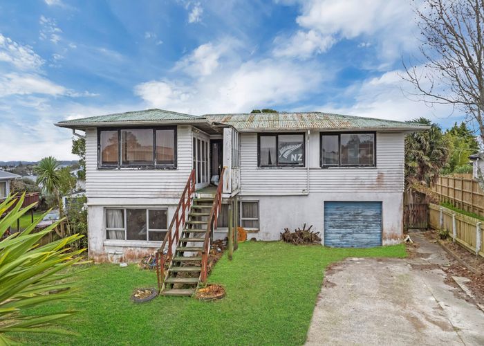  at 12 Ozich Avenue, Te Atatu South, Waitakere City, Auckland