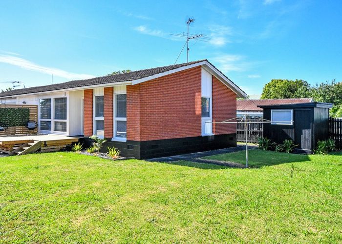  at 2/12 Fencible Place, Otahuhu, Auckland