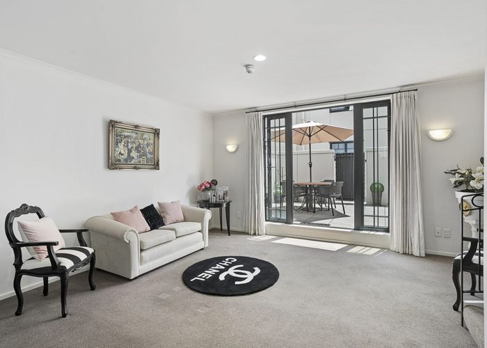  at 2C/8 Farnham Street, Parnell, Auckland