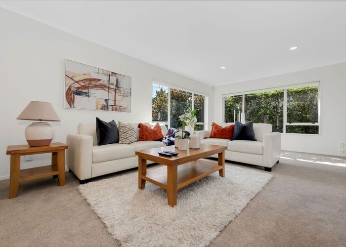  at 94 Bob Charles Drive, Golflands, Auckland