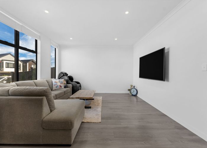  at 5 Woodacre Street, Flat Bush, Manukau City, Auckland