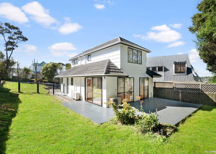 at 2/104A Manuka Road, Bayview, Auckland