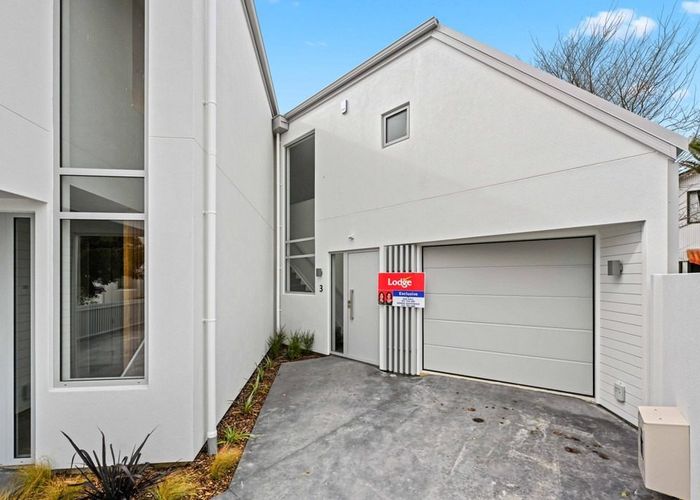  at 2/24 Pickering Crescent, Chedworth, Hamilton