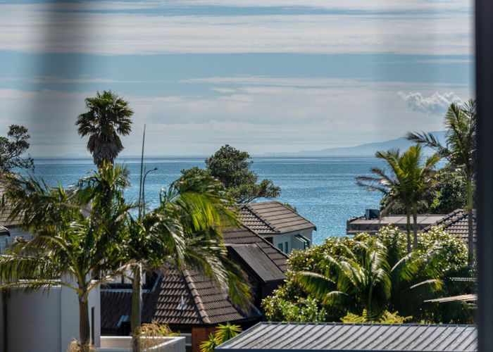  at 8/423-427 Beach Road, Mairangi Bay, North Shore City, Auckland