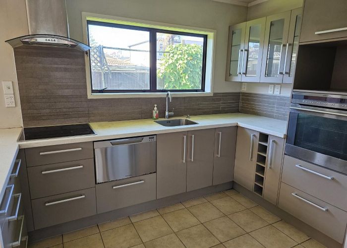  at 1 Pinedale Place, Henderson, Waitakere City, Auckland