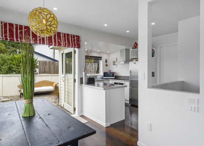  at 515 Marine Drive, Sunshine Bay, Lower Hutt