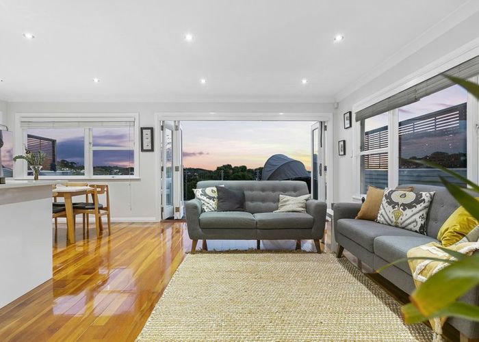  at 16 Hadfield Street, Beach Haven, Auckland