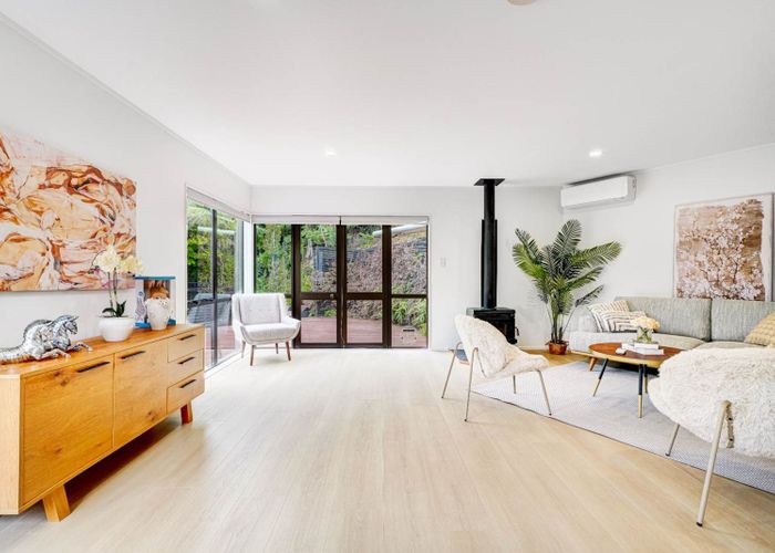  at 8 Stitchbird Close, Murrays Bay, North Shore City, Auckland