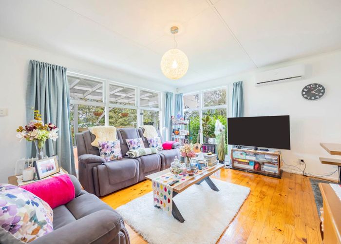  at 1/27 Raleigh Road, Northcote, Auckland