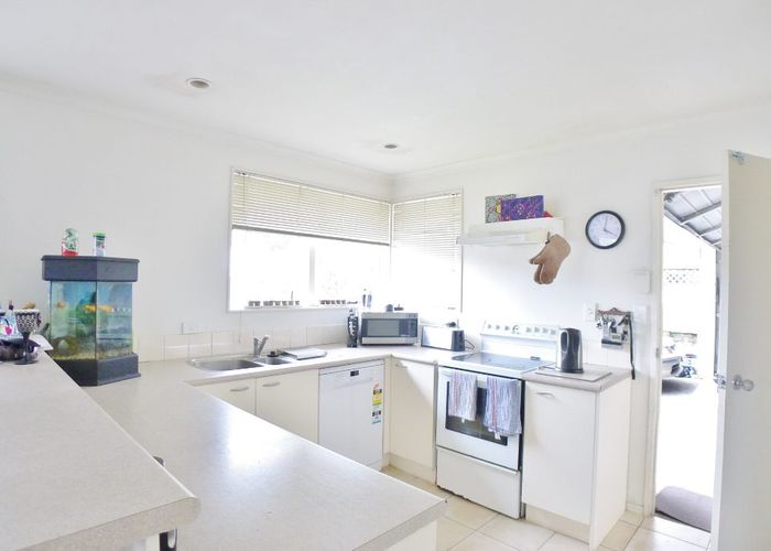  at 2/12 Bowater Place, Manurewa, Manukau City, Auckland