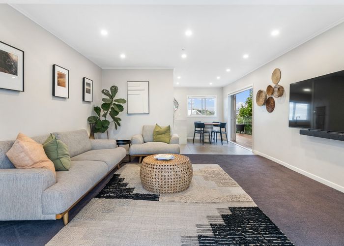  at 904 East Coast Road, Northcross, North Shore City, Auckland