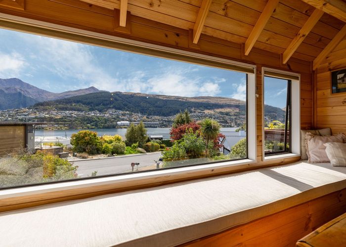  at 20 Balmoral Drive, Kelvin Heights, Queenstown