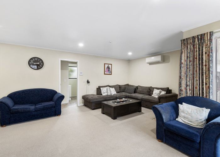  at 14 Holloway Place, Forest Lake, Hamilton
