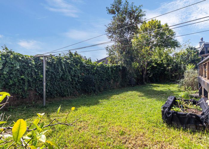  at 2/90 Haverstock Road, Mount Albert, Auckland City, Auckland
