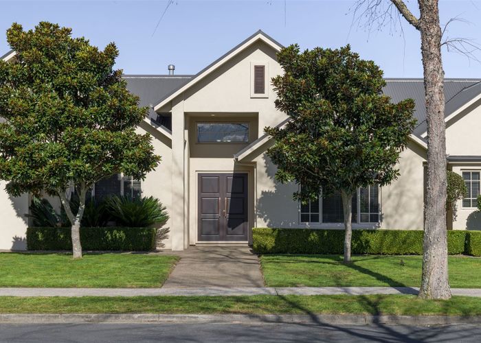  at 69 Wiltshire Drive, Huntington, Hamilton