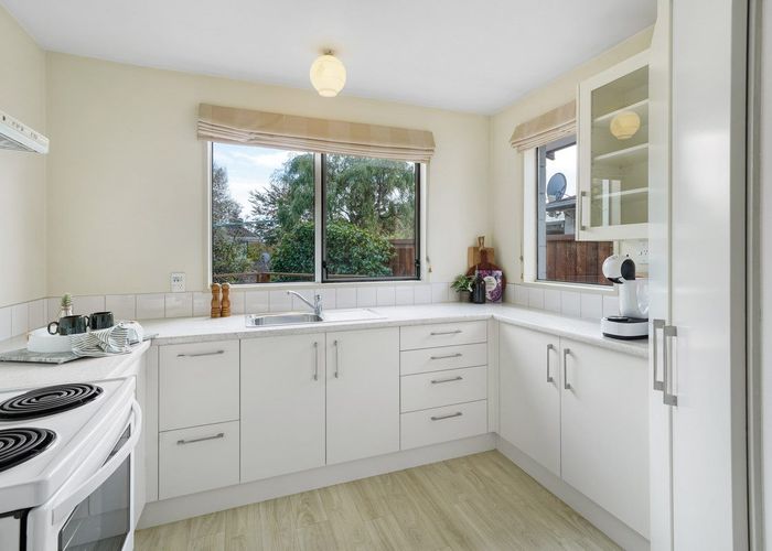  at 2/6 Hythe Lane, Saint Martins, Christchurch