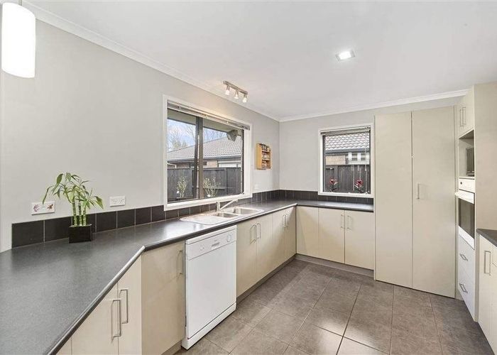  at 45 Thomas Road, Huntington, Hamilton