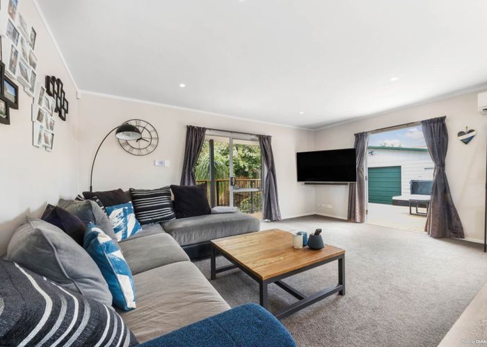  at 22 Landow Place, Henderson, Auckland