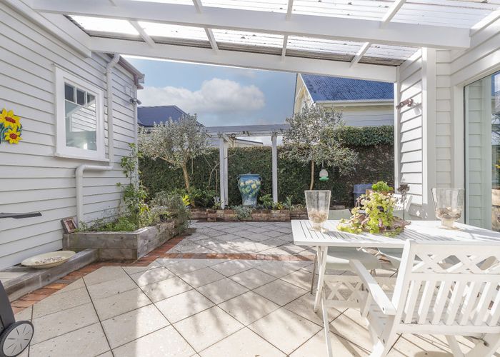  at 7 Queen Street, Northcote Point, North Shore City, Auckland