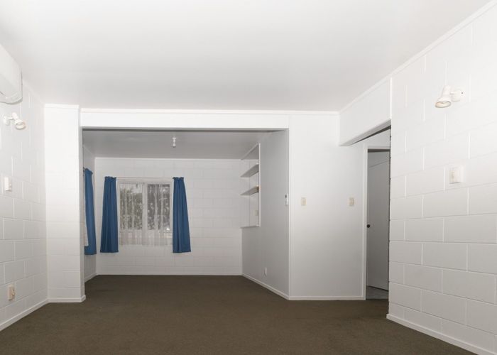  at 2/256 Don Buck Road, Massey, Waitakere City, Auckland