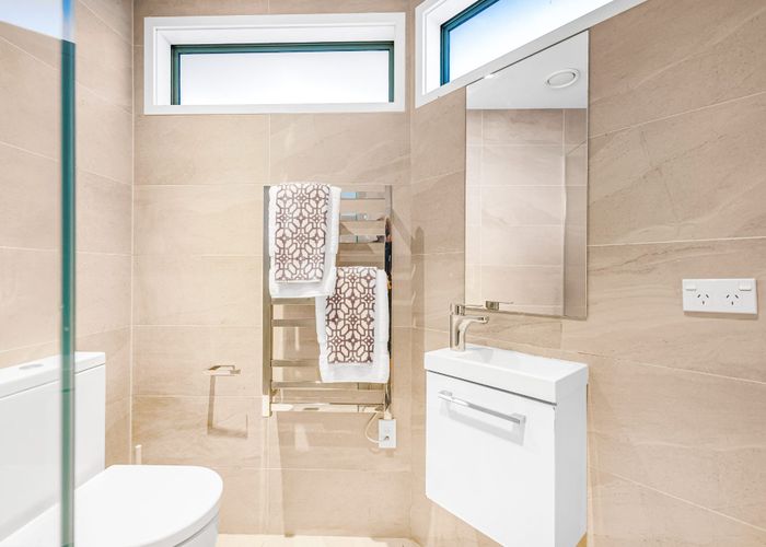  at 5/108-112 Unsworth Drive, Unsworth Heights, North Shore City, Auckland