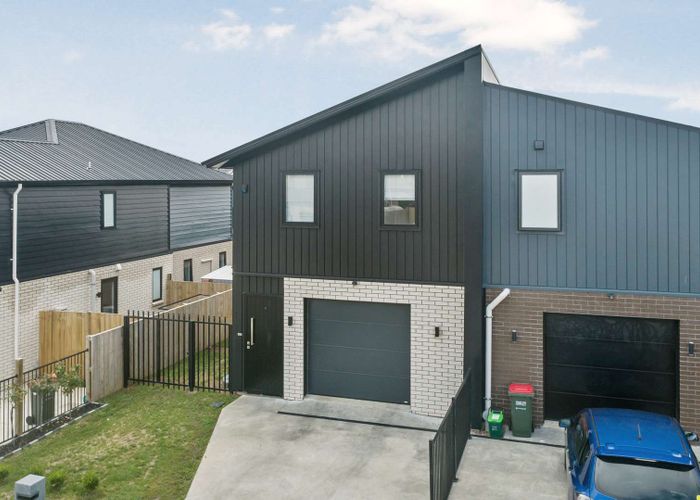  at 2/64 Cabourne Drive, Glenview, Hamilton