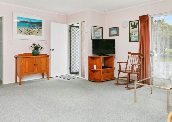  at 2/30 Scarlock Avenue, Browns Bay, Auckland