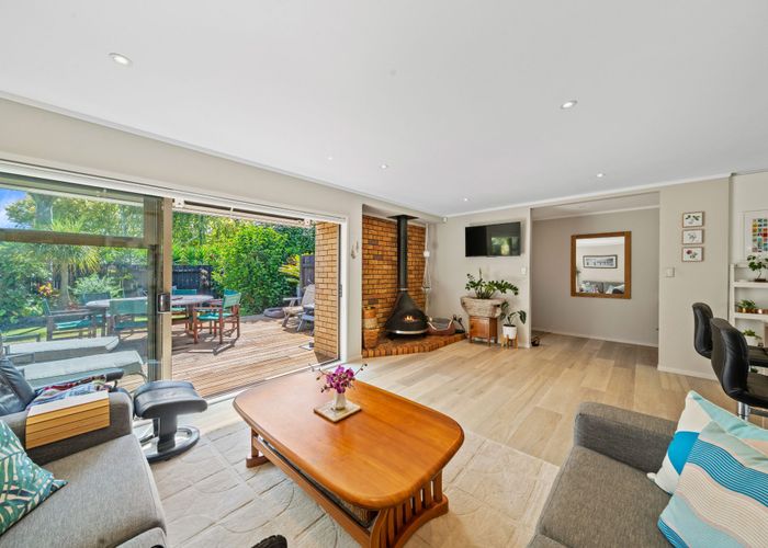  at 11 Donzella Place, Conifer Grove, Papakura, Auckland