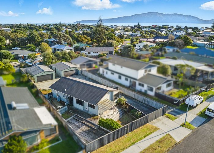  at 30 Eruini Street, Waikanae Beach, Kapiti Coast, Wellington