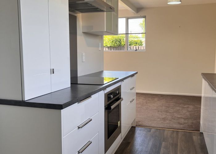  at 2/51 Gardiners Road, Bishopdale, Christchurch City, Canterbury
