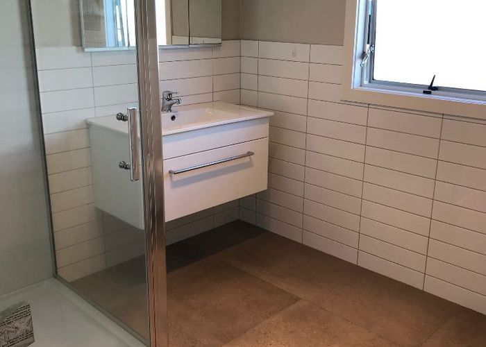  at 21 Meadowood Drive, Unsworth Heights, North Shore City, Auckland