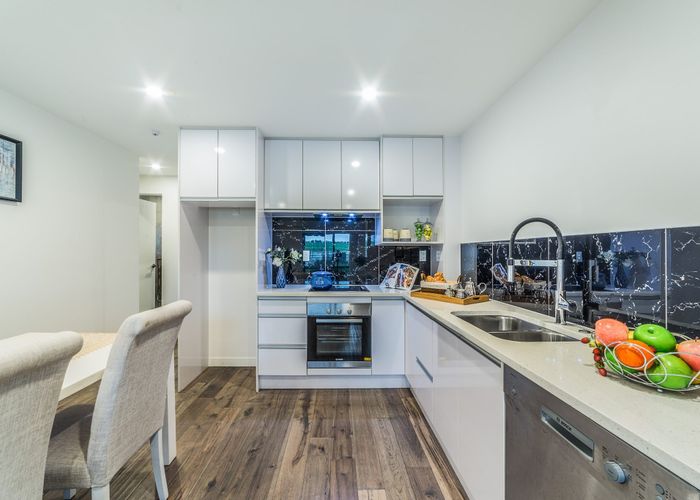  at 24 Peony Mews, Oteha, Auckland