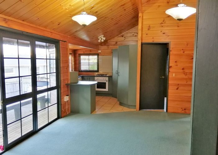  at 2/16 Corunna Road, Milford, North Shore City, Auckland