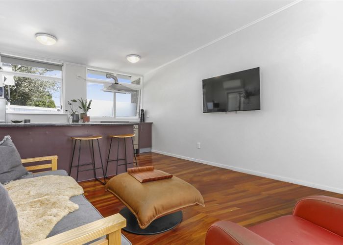  at 4/13 Napoleon Avenue, Milford, Auckland