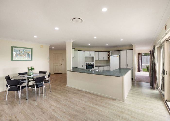  at 5 Reynolds Drive, Glenview, Hamilton